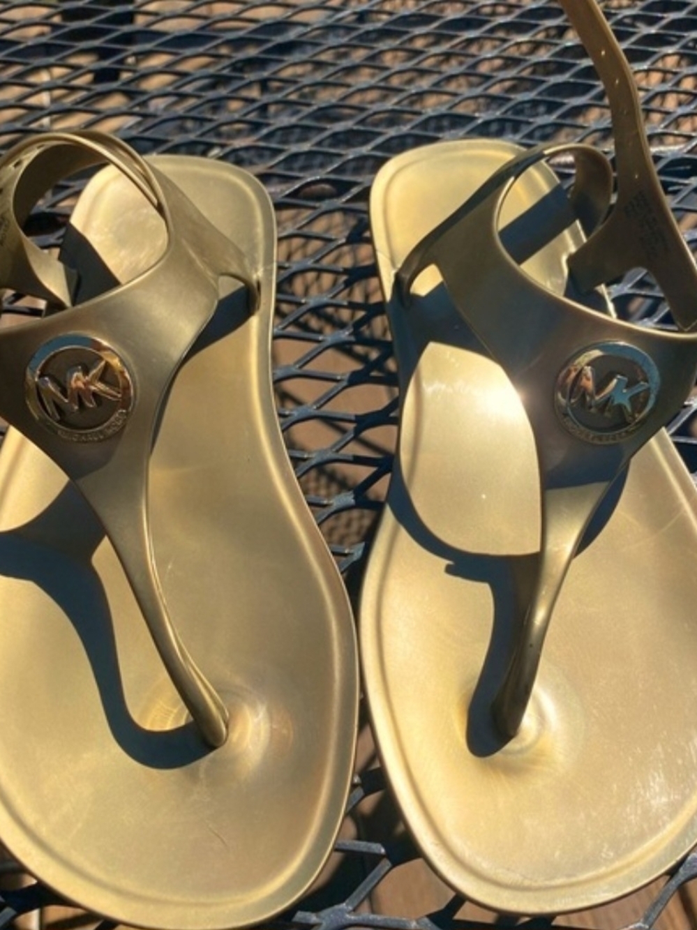 Michael Kors Metallic Gold Jelly Thong Sandals Size 6